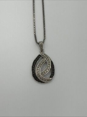 Sterling Silver 925 Elegant Silver and Black Necklace on 17“ Sterling box chain